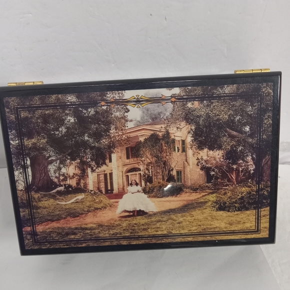 Vintage Wooden Lacquer Musical Jewelry Box  Tara Scarlett Turner Entertainment - Picture 5 of 10